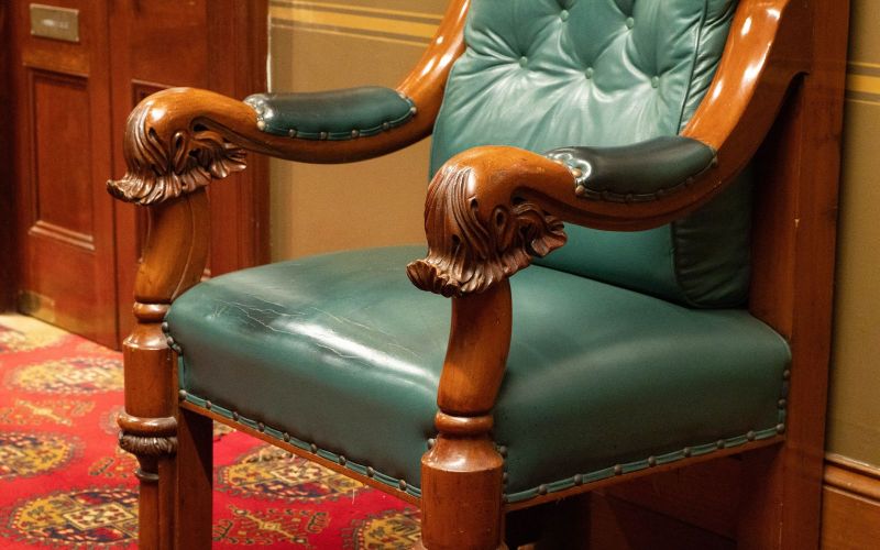 speakers-chair-004A0103