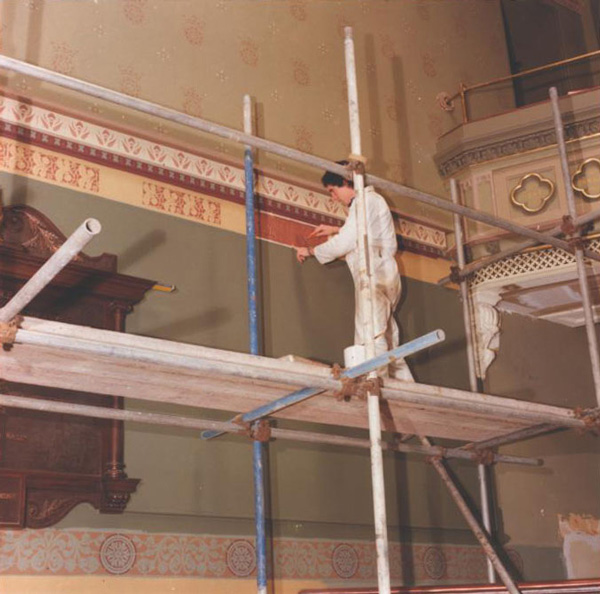 The walls of the Legislative Assembly Chamber being decorated with stencils